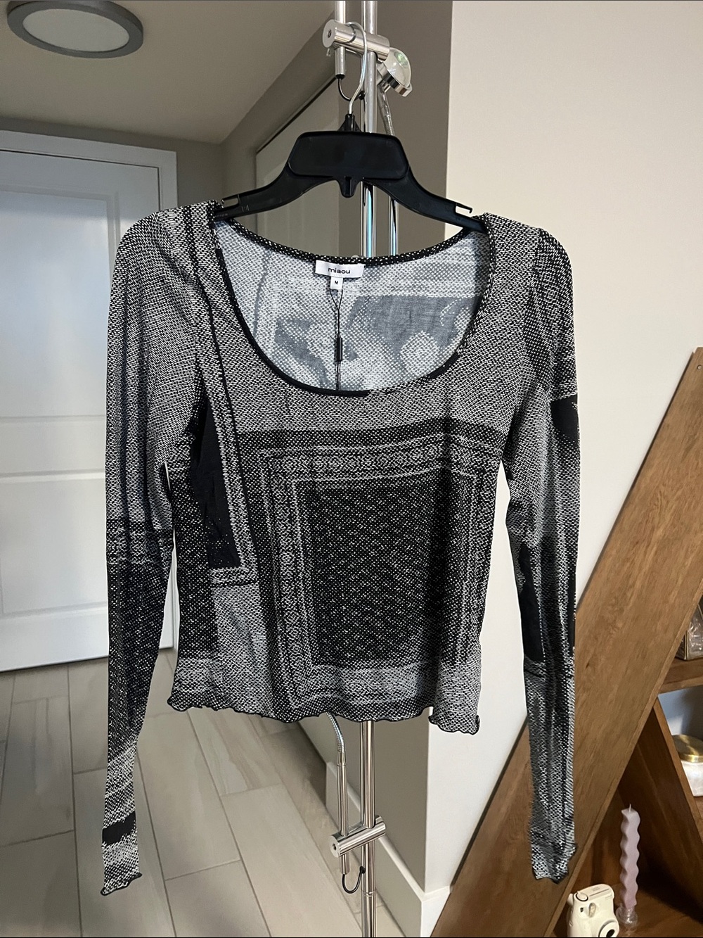 Miaou Black & White Long-Sleeve Scoop Neck Top